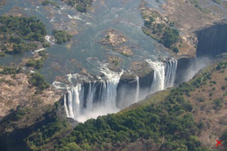 Бассейн-водопад в Зимбабве 